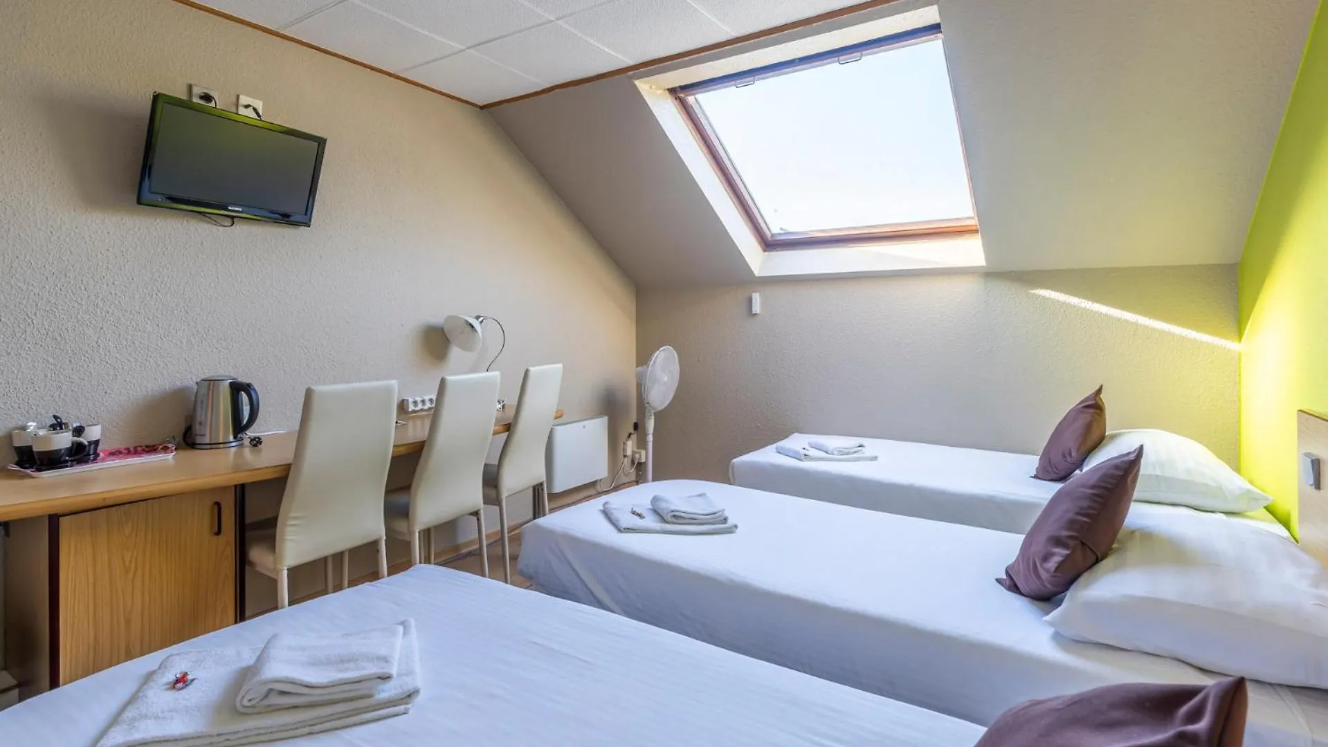 Sleep & Go Brugge Hotel 0*, Bruges